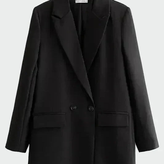 Cappotto oversize dalle linee moderne — 4