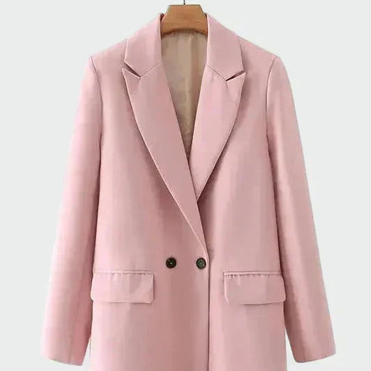 Cappotto oversize dalle linee moderne — 10