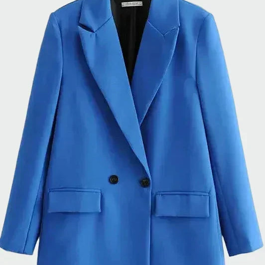 Cappotto oversize dalle linee moderne — 11