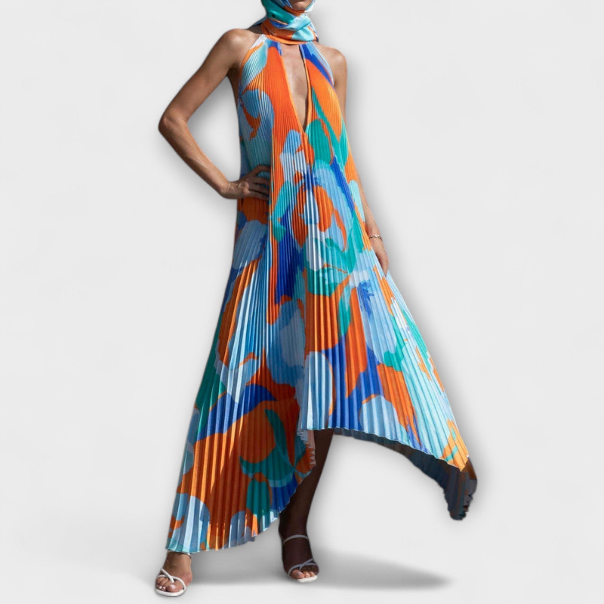 Adele | Abito midi chic plissettato con scollo all'americana, schiena scoperta e cinturino — 1